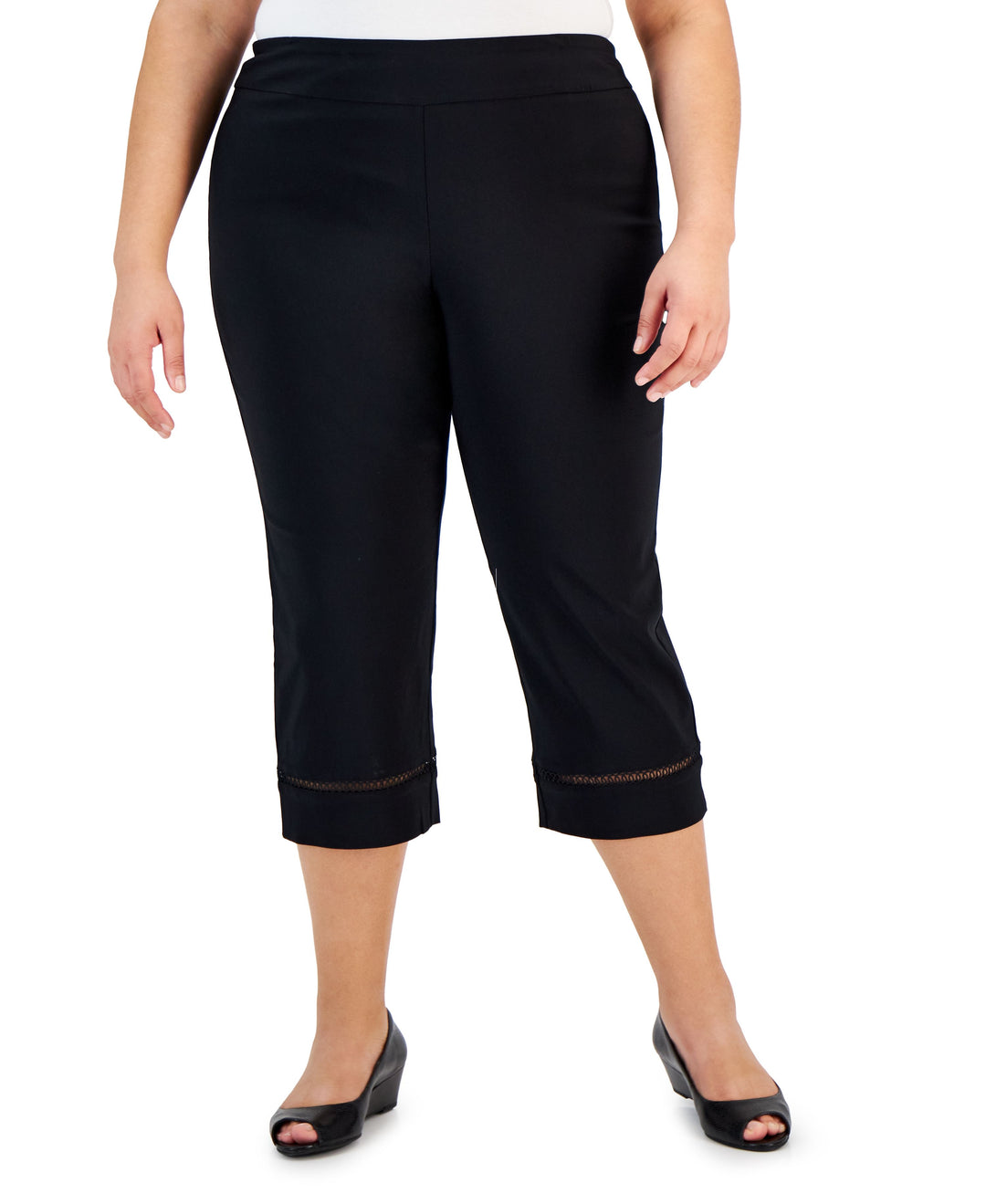 Plus Size Lace-Inset Pull-On Capris
