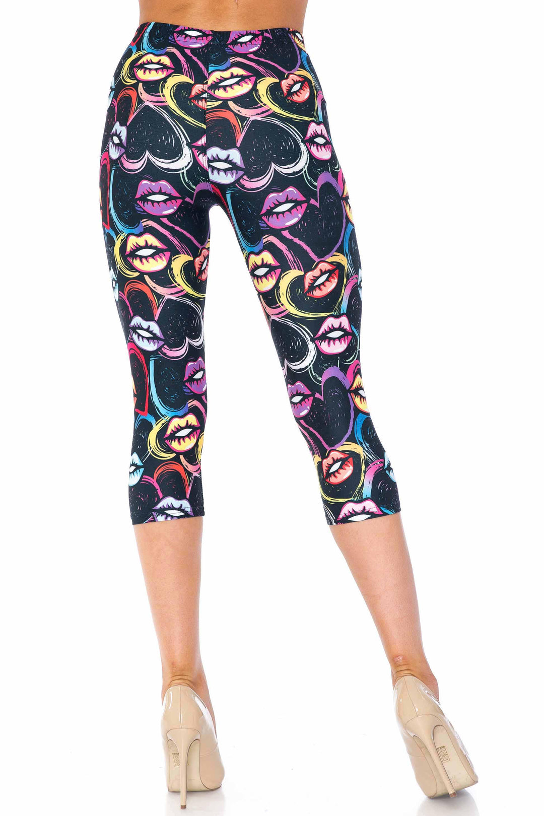Creamy Soft Colorful Lips and Hearts Plus Size Capris - USA Fashion (One Size Plus,Black)
