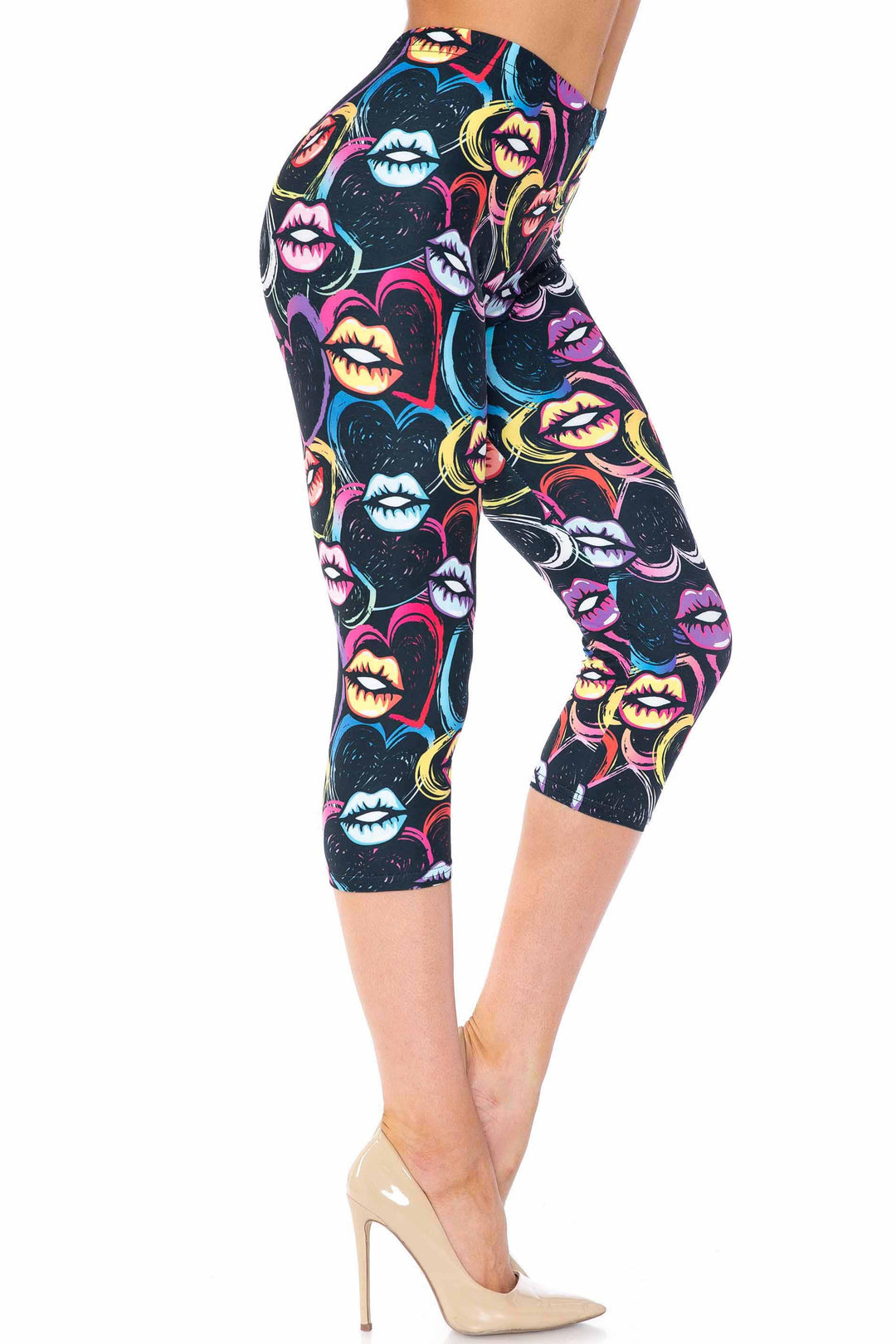 Creamy Soft Colorful Lips and Hearts Plus Size Capris - USA Fashion (One Size Plus,Black)